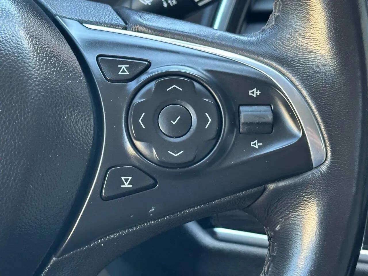 Used 2020 Buick Enclave Essence w/ Sound and Sites Package AWD/4WD image 12