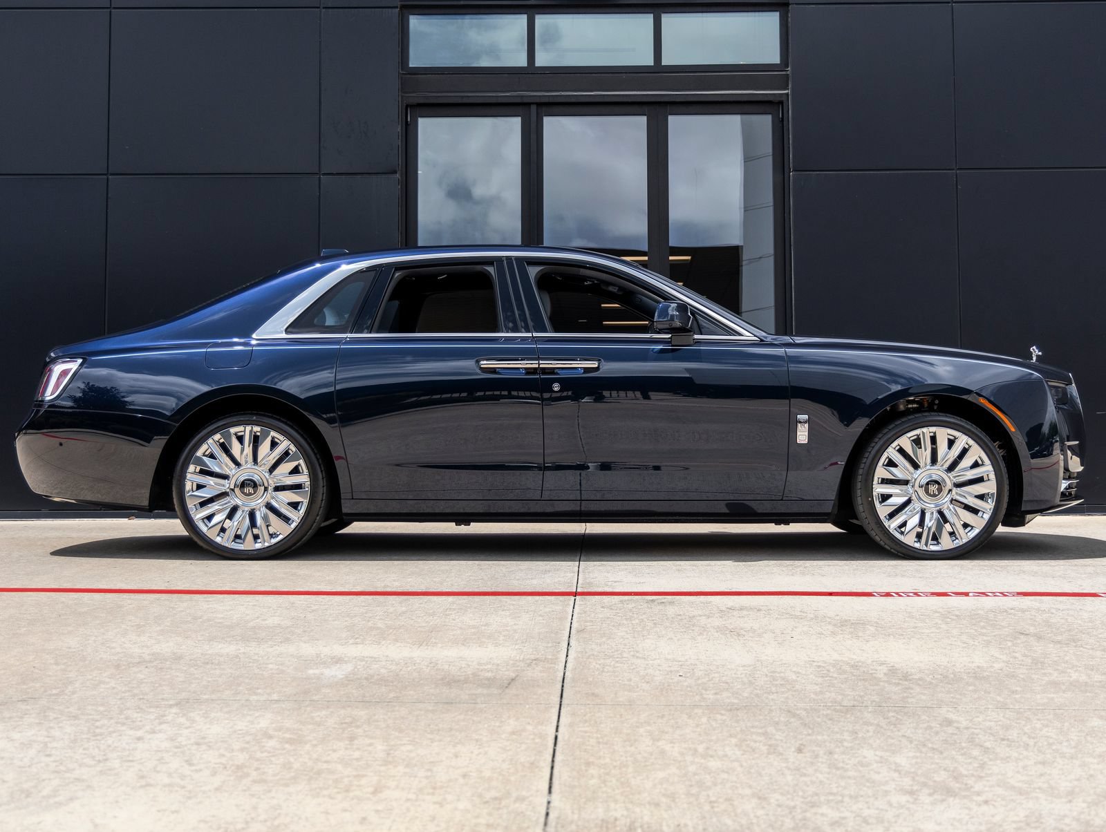 New 2027 Rolls-Royce Ghost AWD/4WD image 12