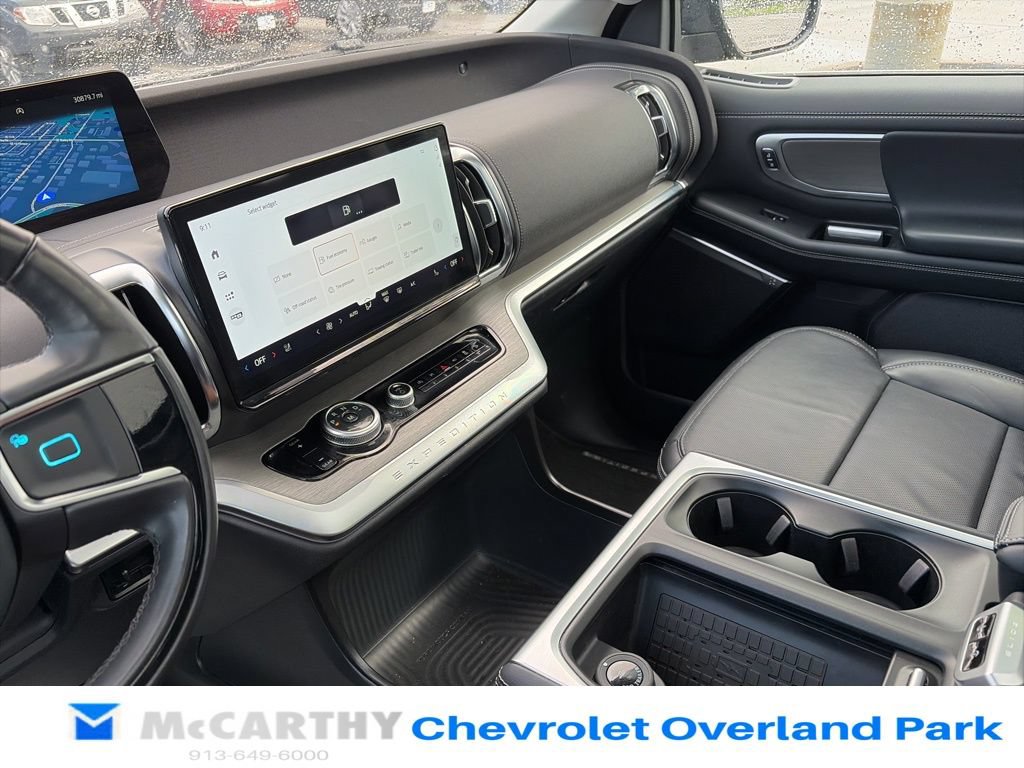 Used 2025 Ford Expedition Platinum AWD/4WD image 30