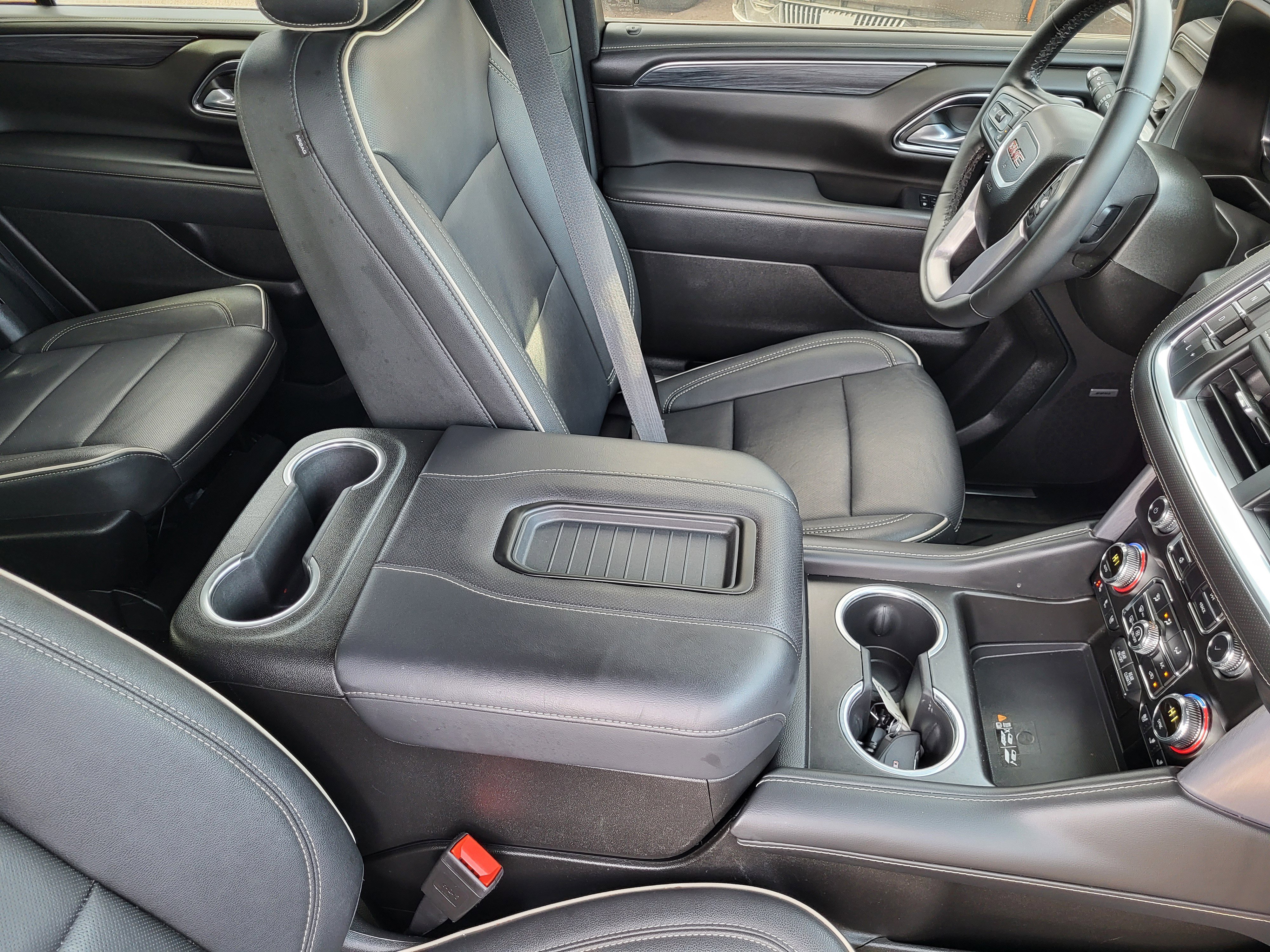 Used 2024 GMC Yukon SLT w/ SLT Luxury Package image 14