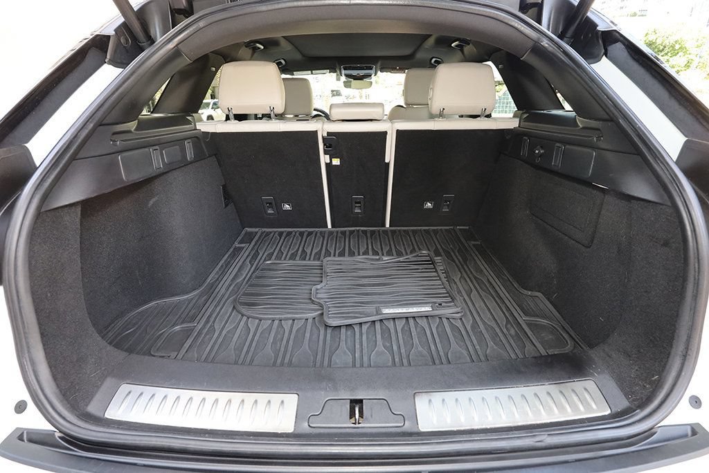 Used 2019 Land Rover Range Rover Velar R-Dynamic SE AWD/4WD image 34