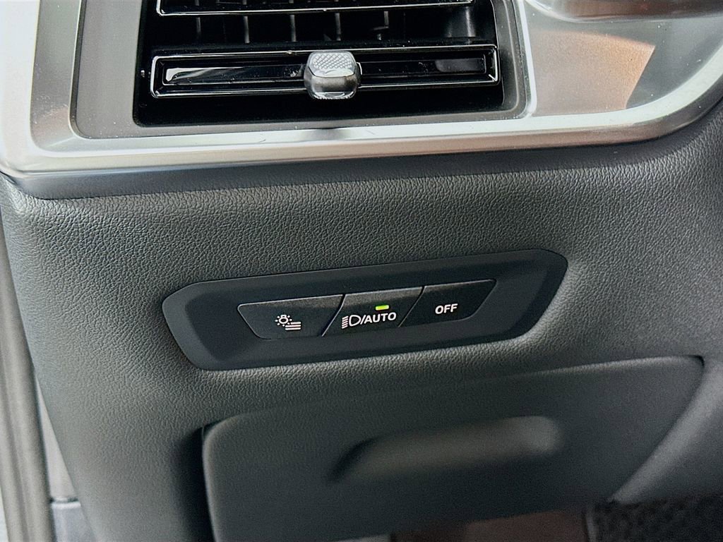 New 2026 BMW X5 xDrive40i w/ Executive Package image 14