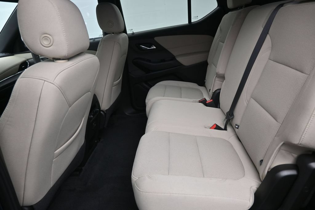 Used 2023 Chevrolet Traverse LS FWD image 14