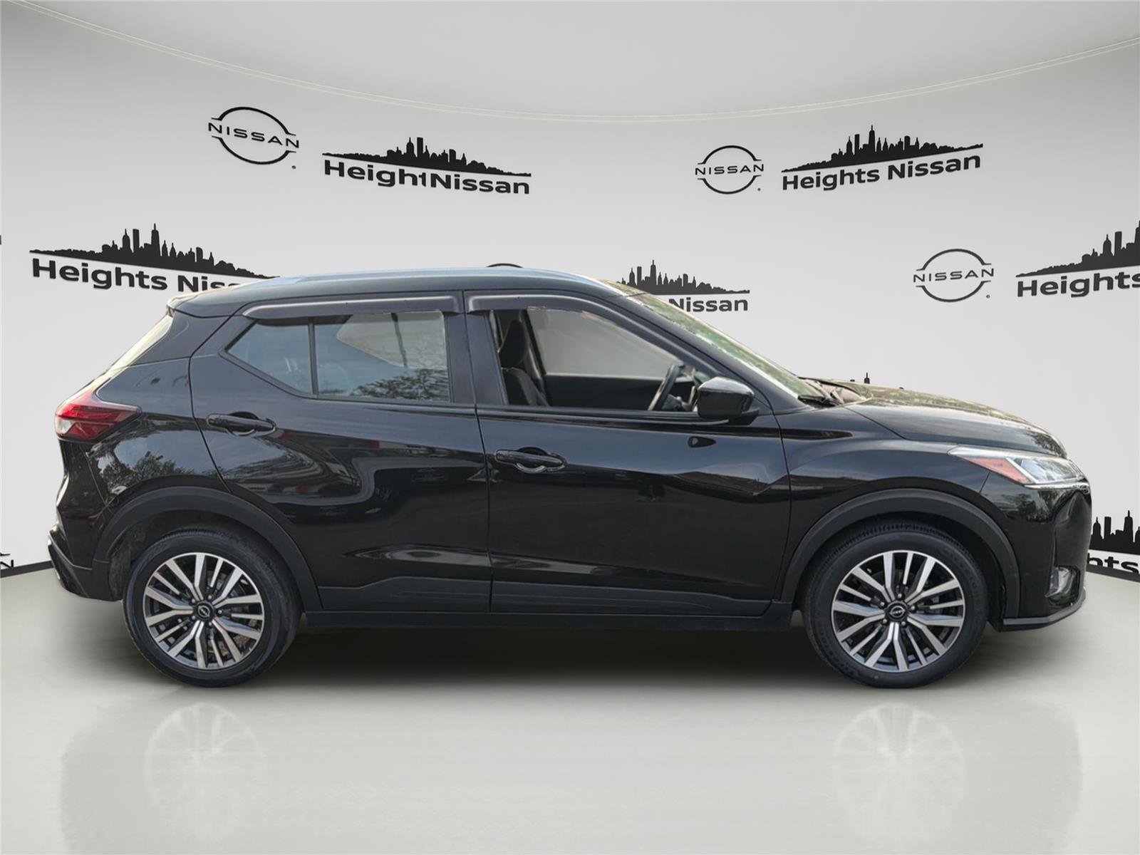 Used 2022 Nissan Kicks SV FWD image 6