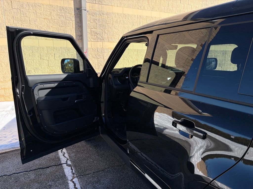 New 2025 Land Rover Defender 110 V8 image 10