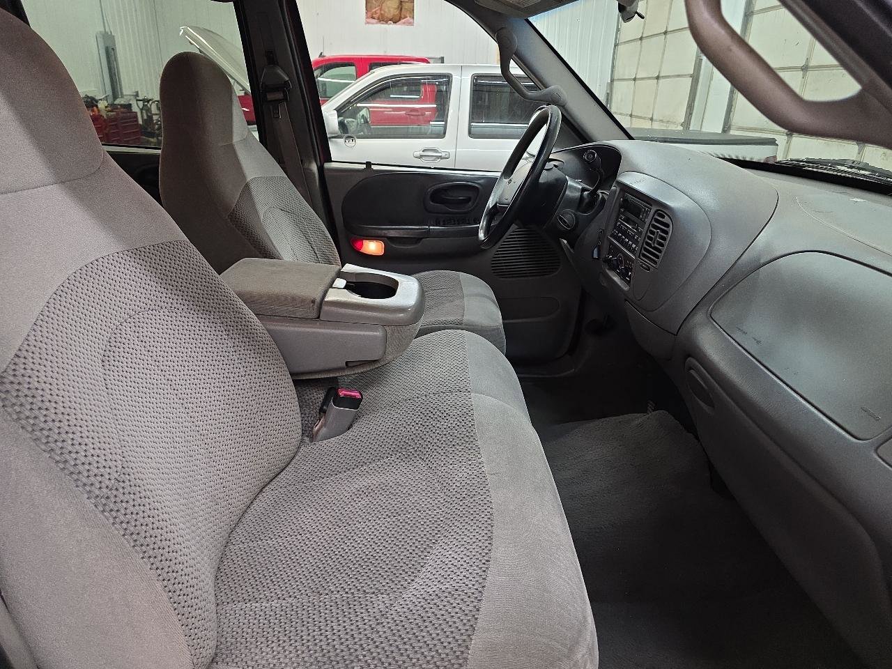 Used 2001 Ford F150 XLT image 32