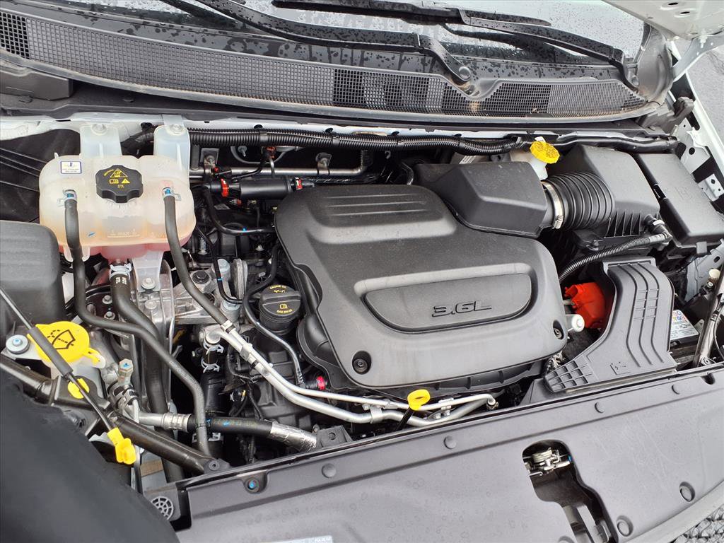 Used 2024 Chrysler Pacifica Limited image 32