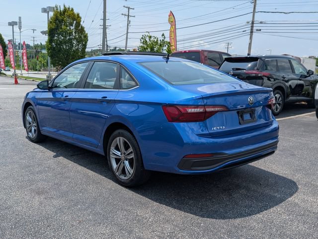 Used 2024 Volkswagen Jetta SE FWD image 5