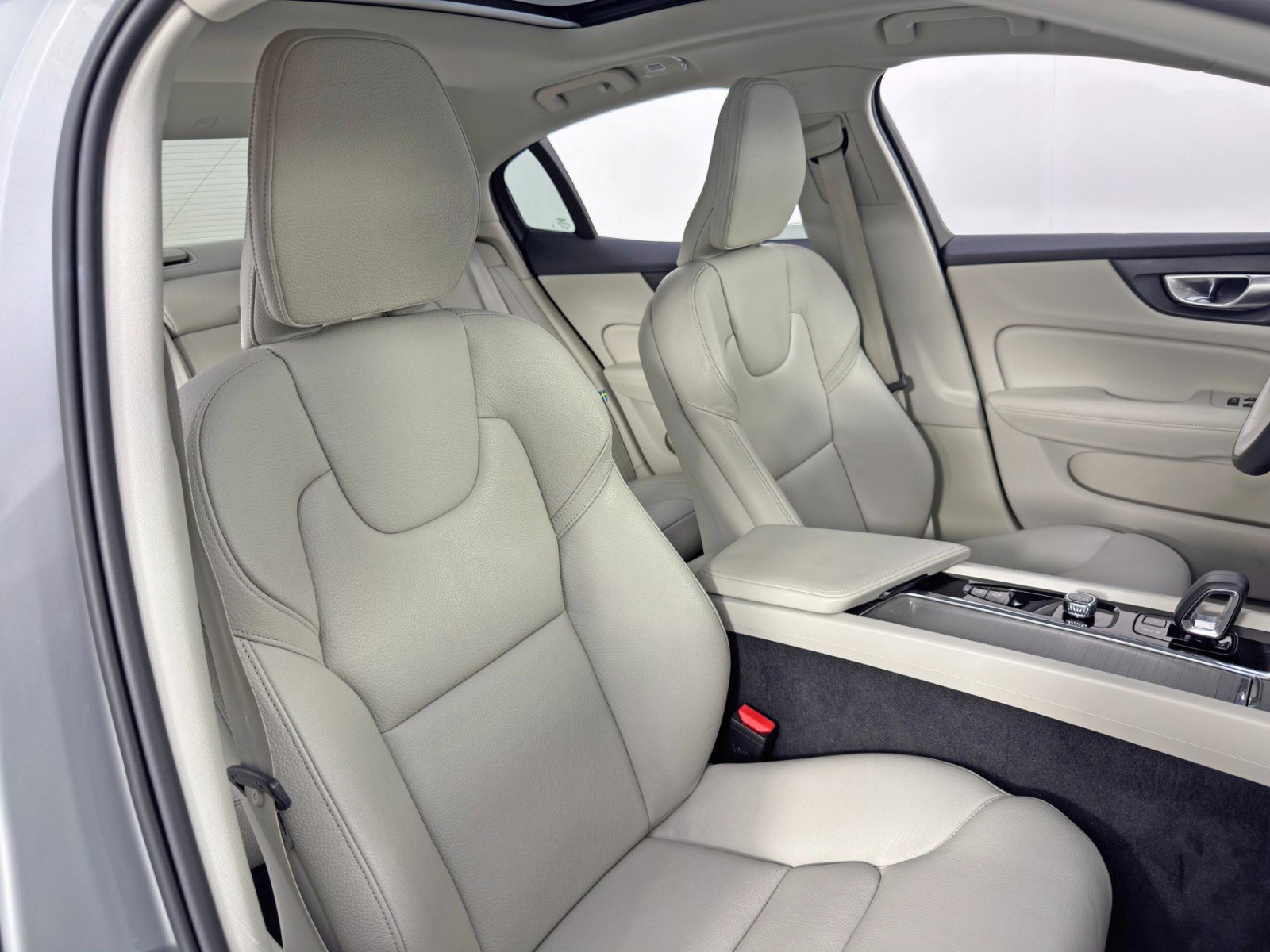 Used 2024 Volvo S60 B5 Plus w/ Protection Package Premier image 37