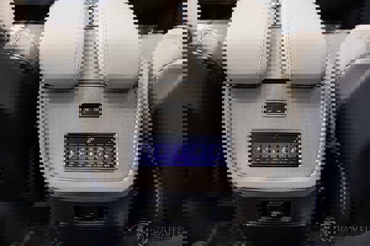 Used 2025 Lincoln Navigator Reserve image 35