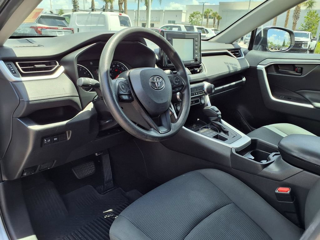 Used 2021 Toyota RAV4 LE AWD/4WD image 18