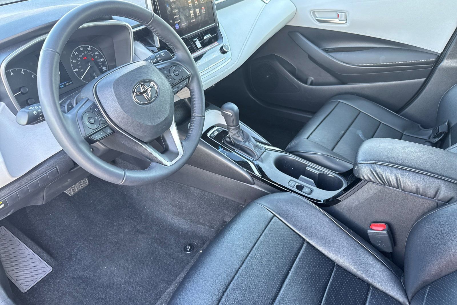 Used 2025 Toyota Corolla SE image 10