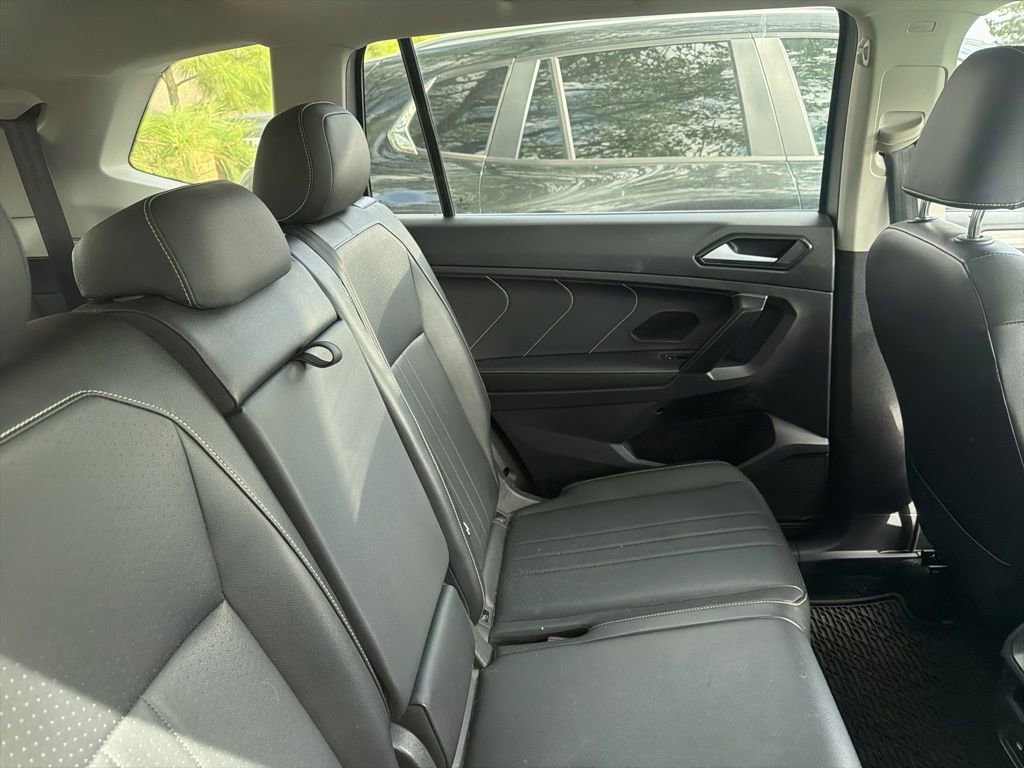 Used 2022 Volkswagen Tiguan SE w/ Panoramic Sunroof Package image 4