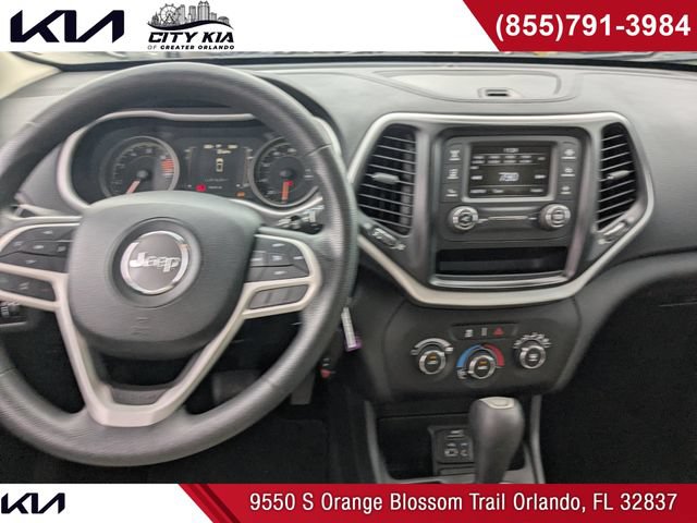 Used 2018 Jeep Cherokee Latitude FWD image 16