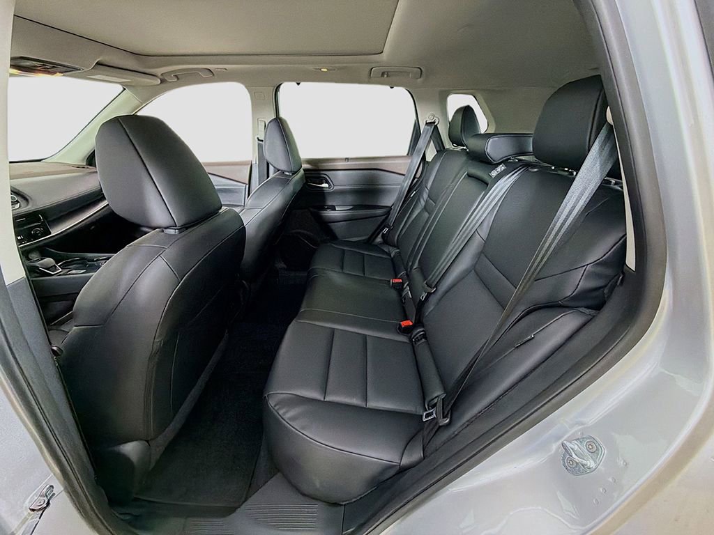 Used 2023 Nissan Rogue SV w/ SV Premium Package image 21