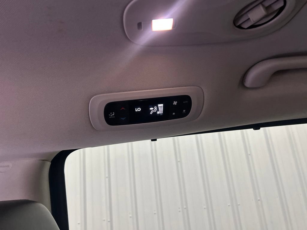 Used 2024 Chrysler Pacifica Touring-L FWD image 24