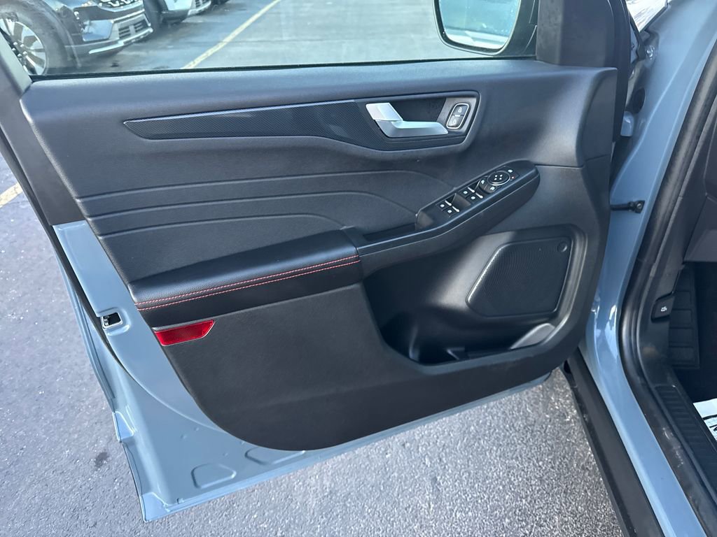 Used 2025 Ford Escape ST-Line w/ Equipment Group 301A image 28