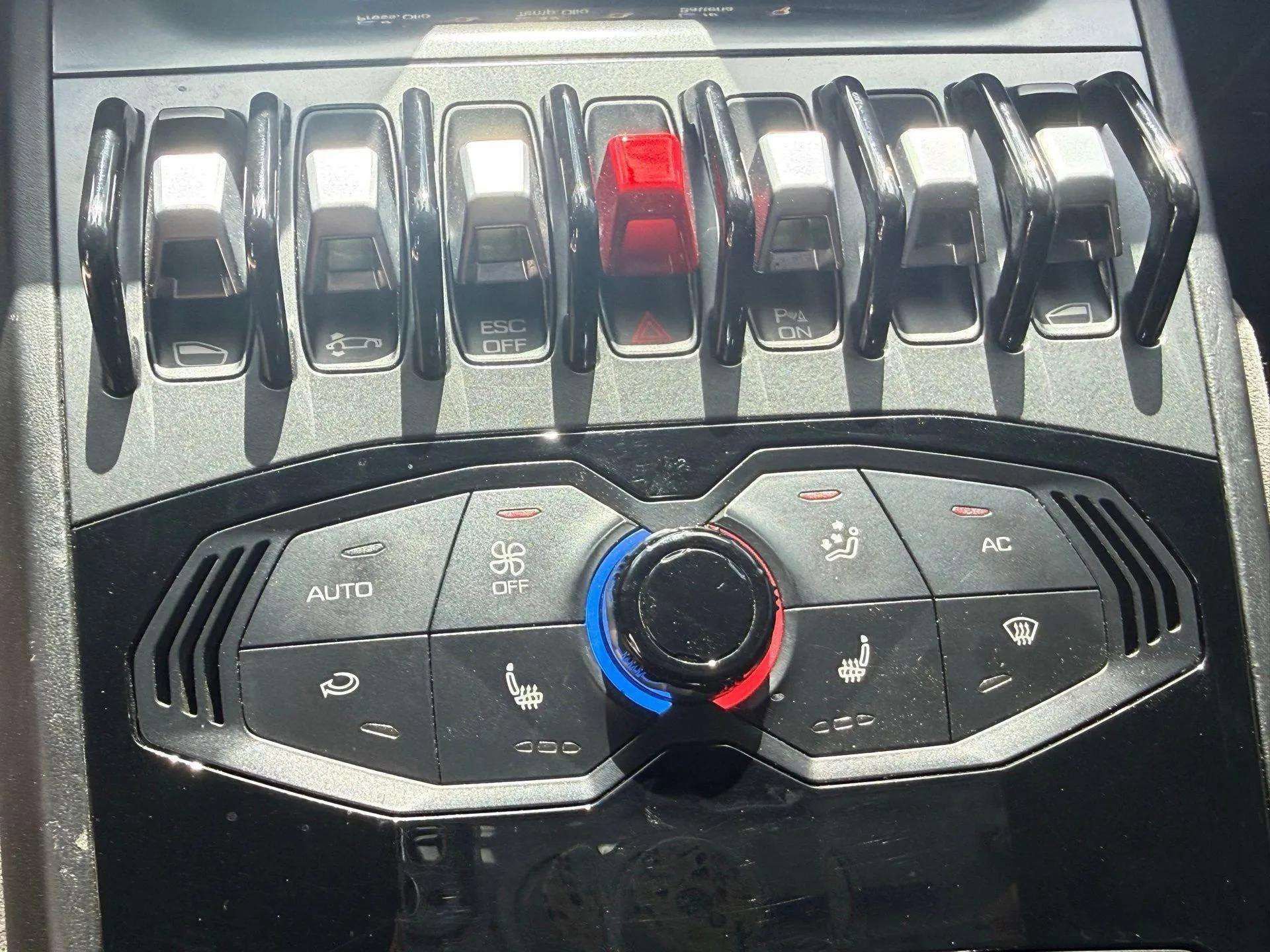 Used 2016 Lamborghini Huracan LP 610-4 AWD/4WD image 35