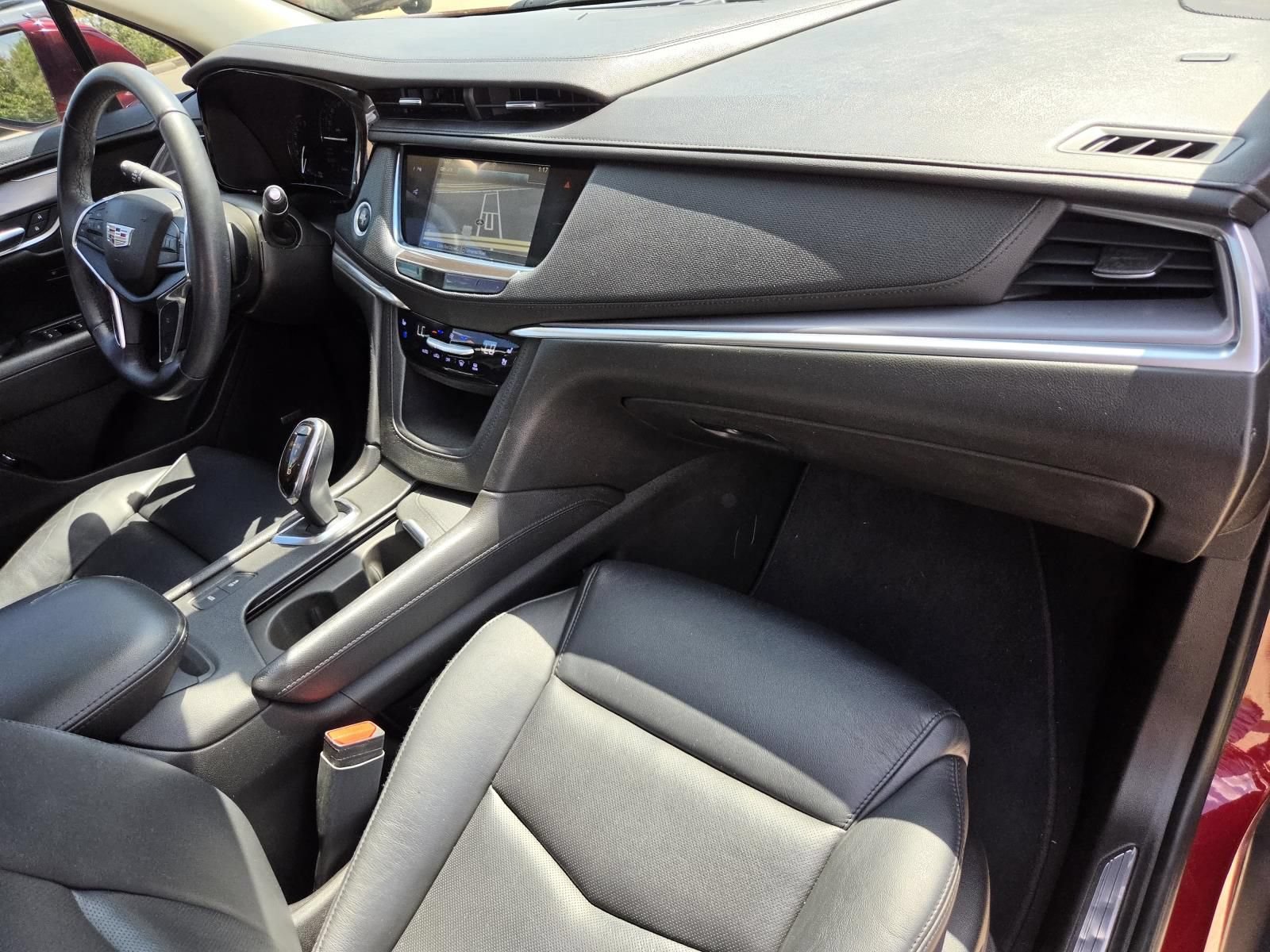 Used 2018 Cadillac XT5 Premium Luxury w/ Driver Assist Package FWD image 11