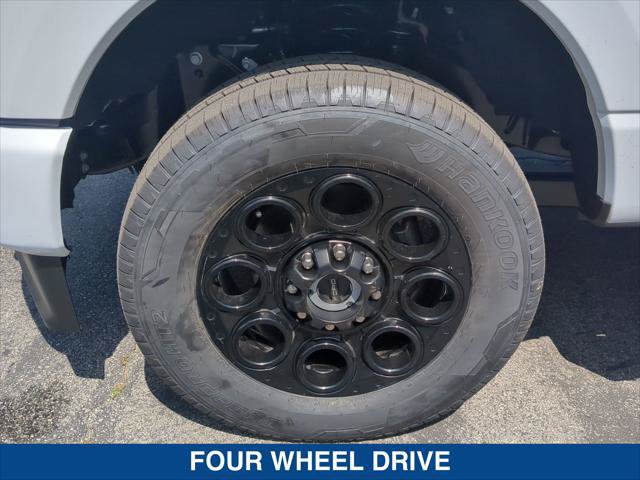 Used 2024 Ford F350 Lariat w/ Black Appearance Package AWD/4WD image 9