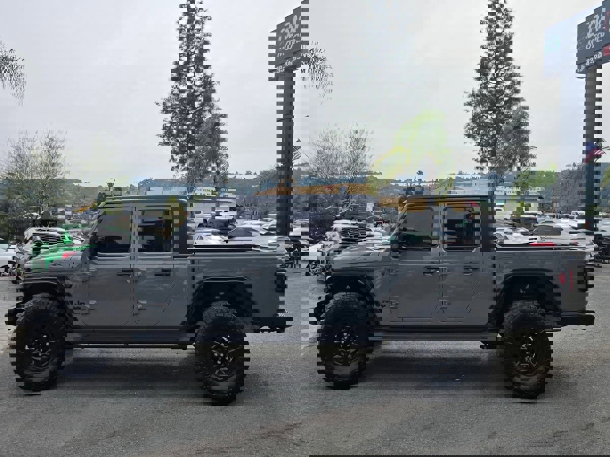 Used 2022 Jeep Gladiator Sport image 7