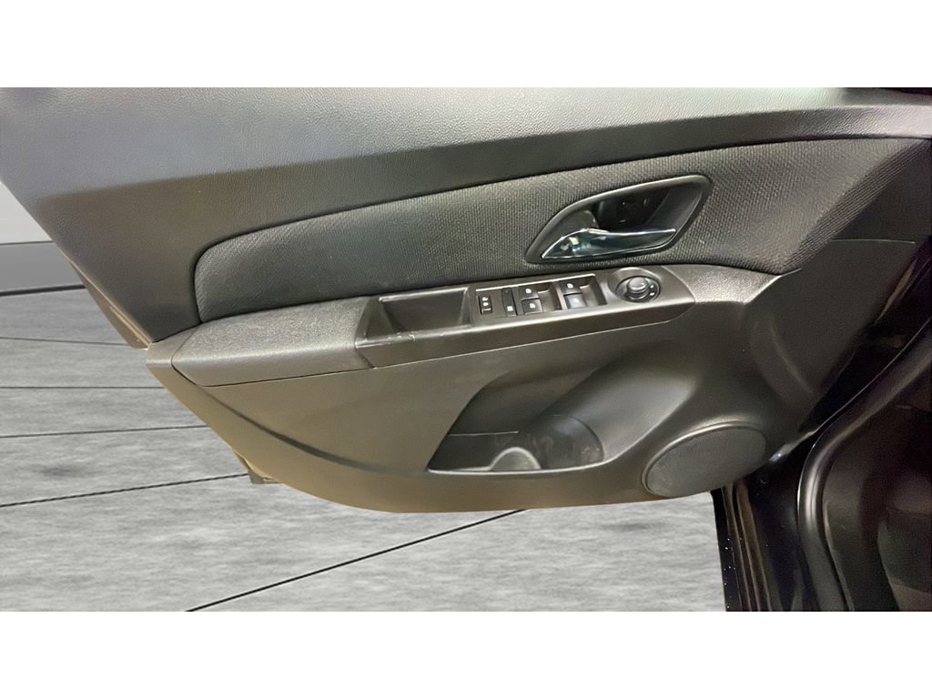 Used 2015 Chevrolet Cruze LT FWD image 10