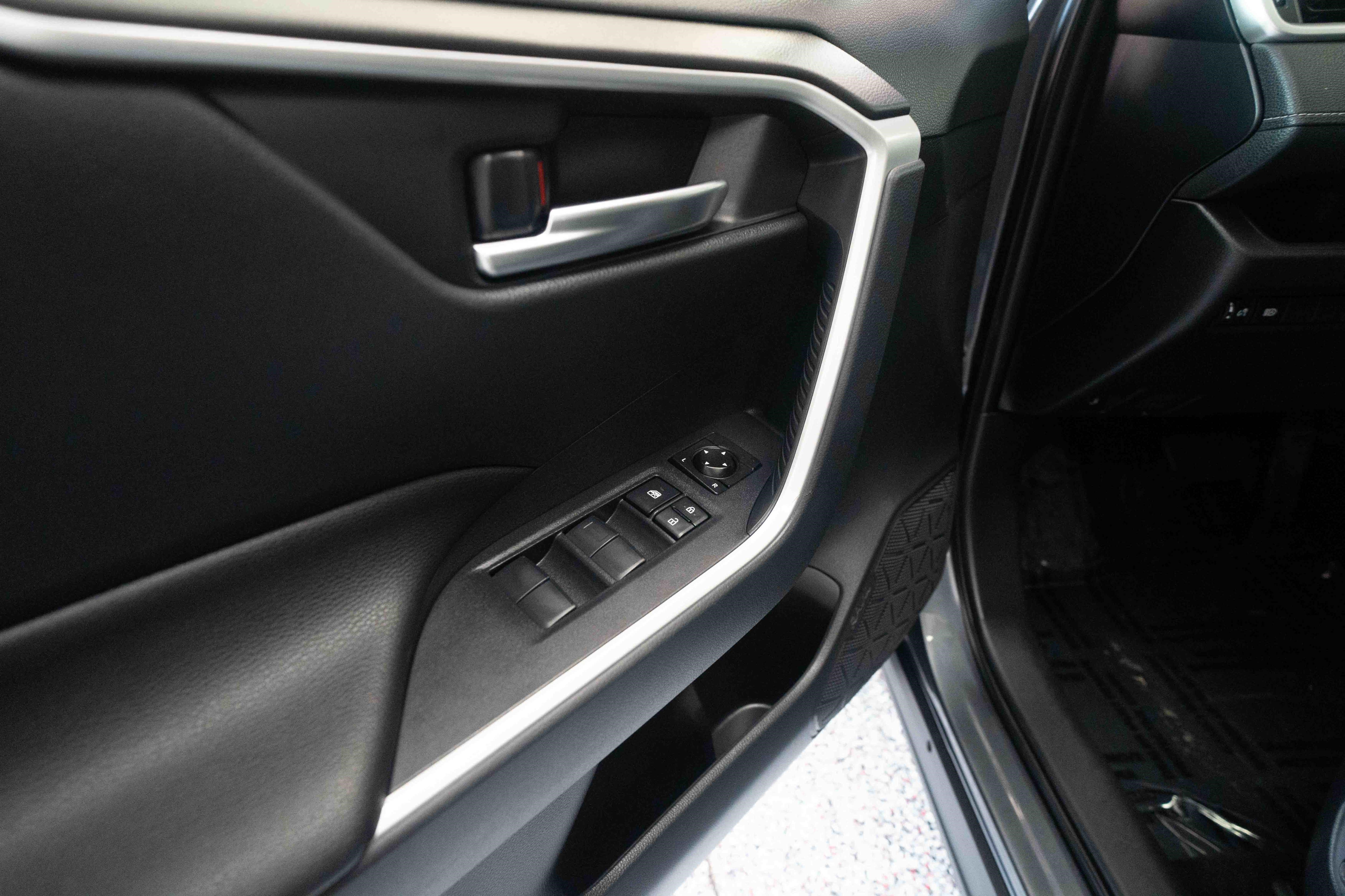 Used 2019 Toyota RAV4 XLE w/ Convenience Package AWD/4WD image 7