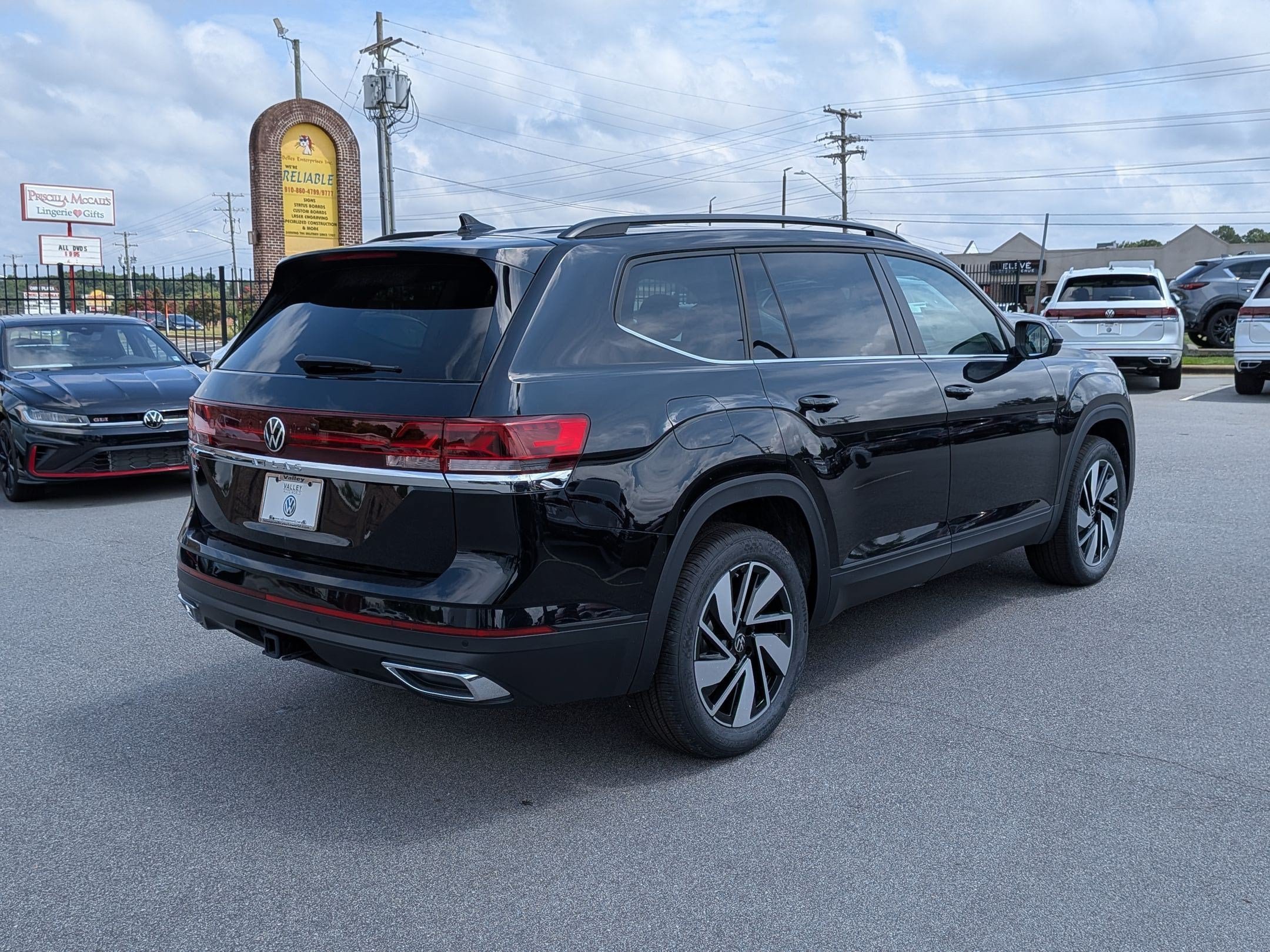 New 2026 Volkswagen Atlas SE FWD image 3