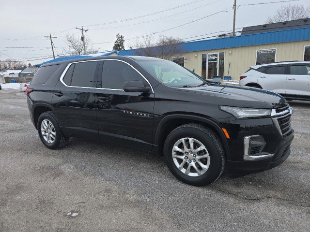 Used 2023 Chevrolet Traverse LS image 1
