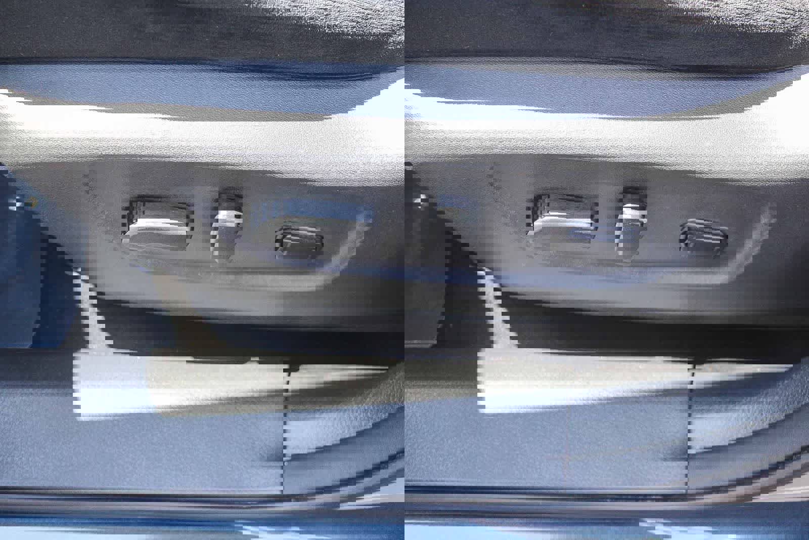 Used 2016 Nissan Rogue SV w/ SV Premium Package image 29