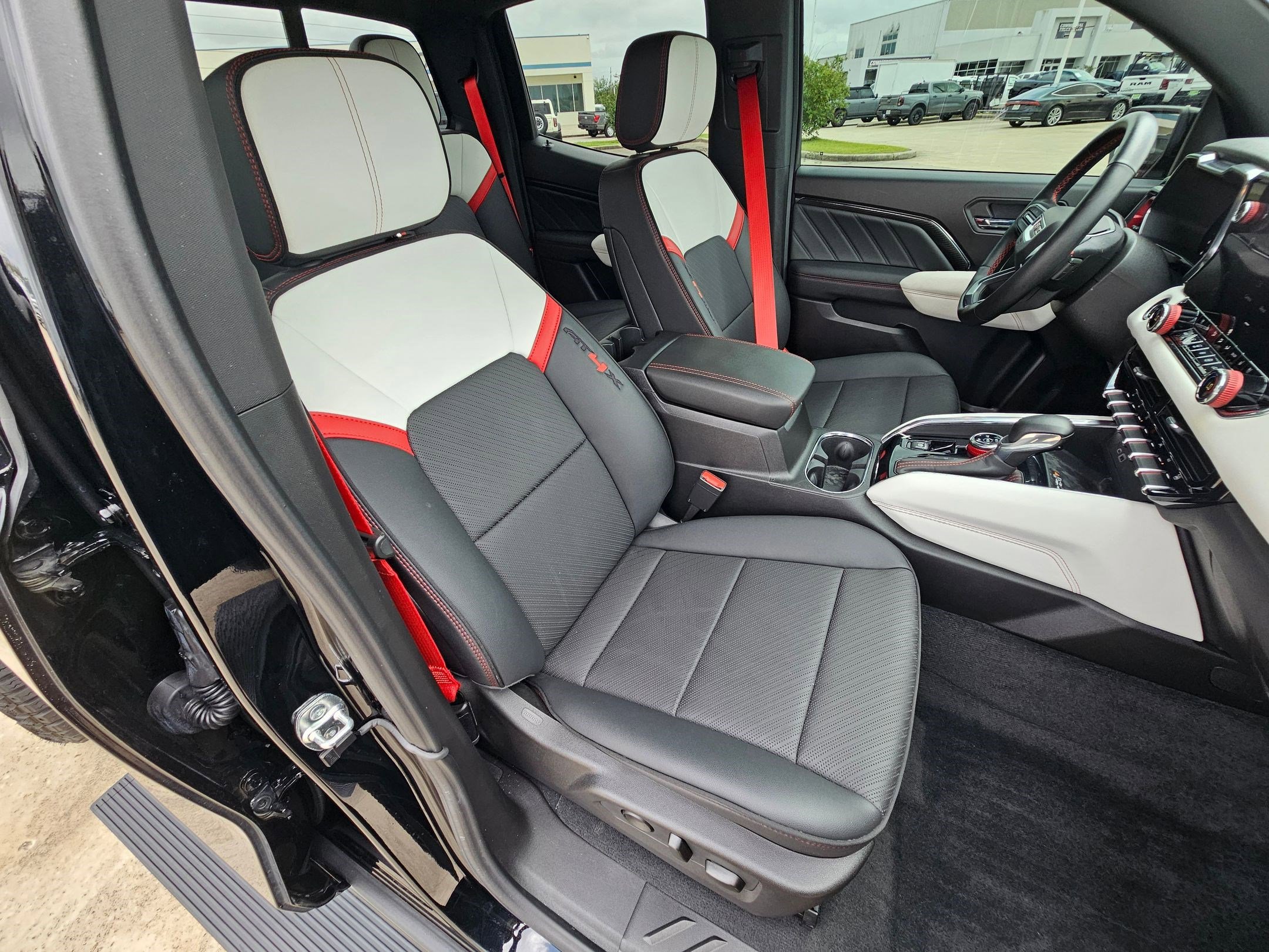 Used 2025 GMC Canyon AT4 w/ AT4X Package image 30