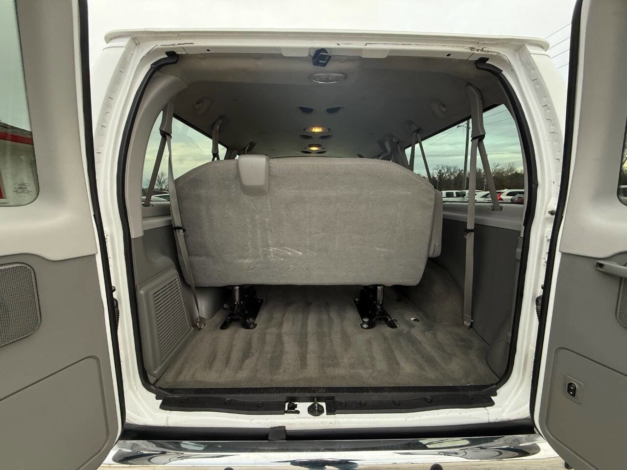 Used 2013 Ford E-350 and Econoline 350 XLT image 17