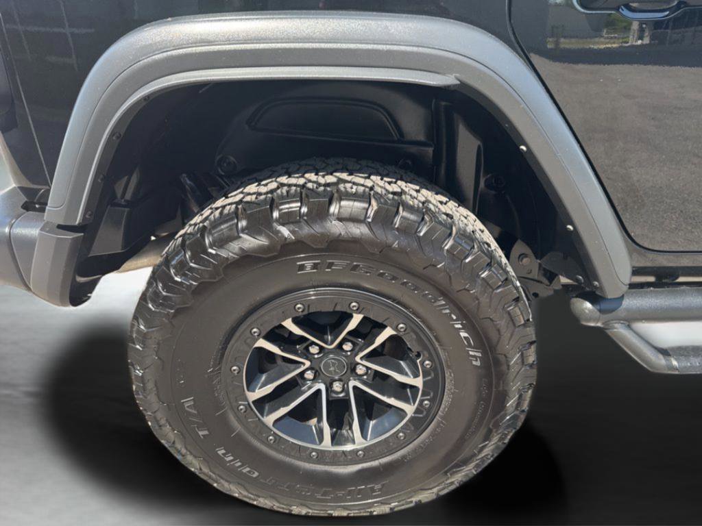 Used 2024 Jeep Wrangler Willys image 36