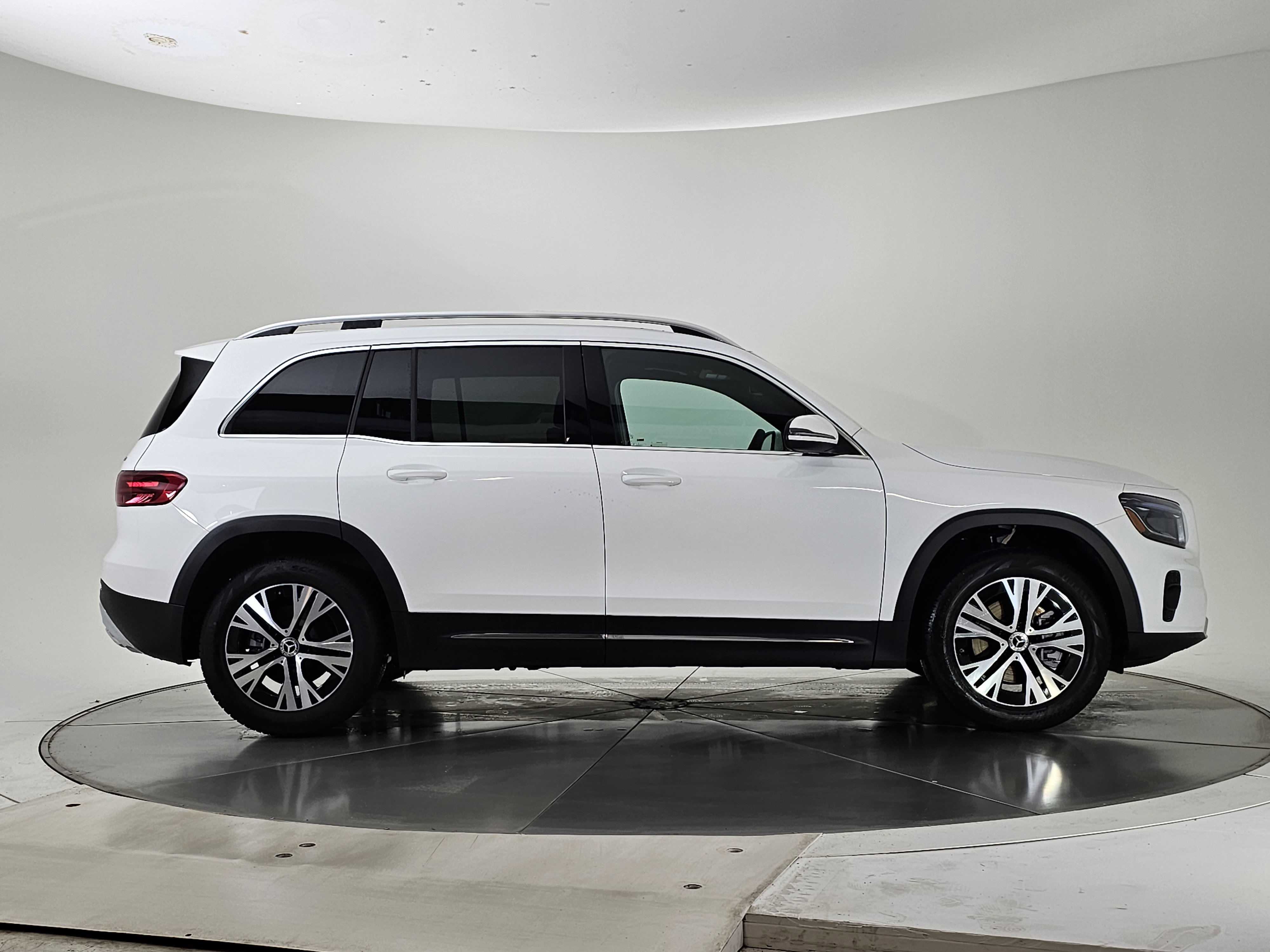 New 2026 Mercedes-Benz GLB 250 4MATIC image 2