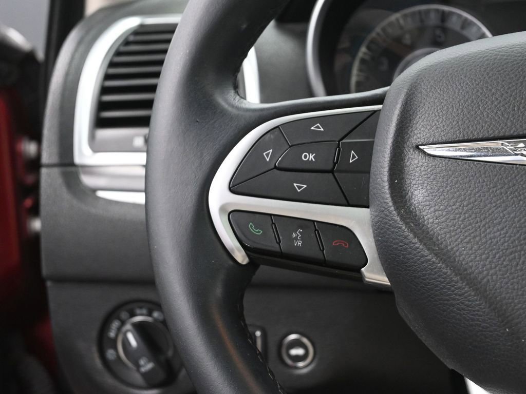 Used 2016 Chrysler 300 Limited image 28