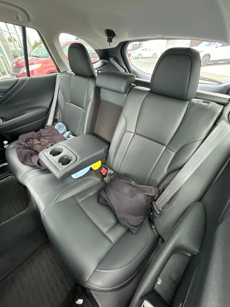 Used 2023 Subaru Outback Touring AWD/4WD image 3