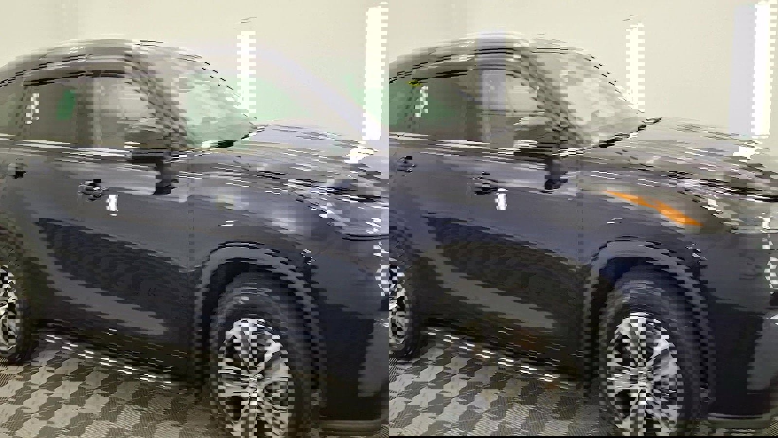 Used 2022 Toyota Highlander XLE image 6