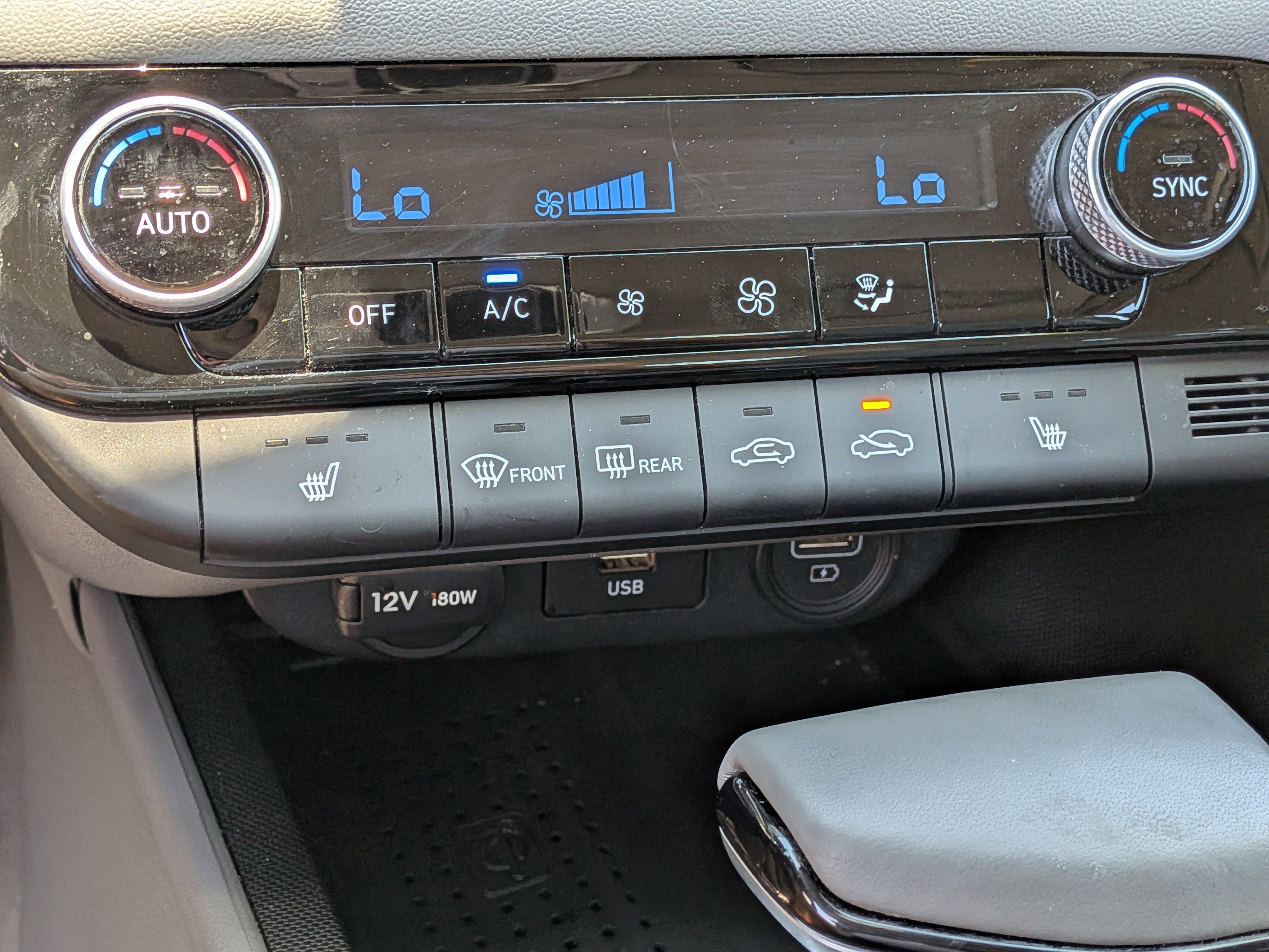 Used 2023 Hyundai Elantra SEL w/ Convenience Package FWD image 29