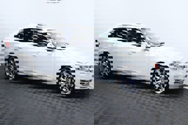 Used 2016 Volvo S60 T5 Inscription Platinum image 3
