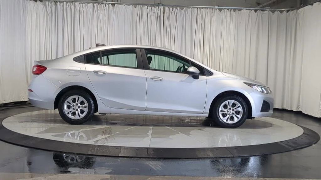 Used 2019 Chevrolet Cruze LS w/ LS Fleet Convenience Package FWD image 11