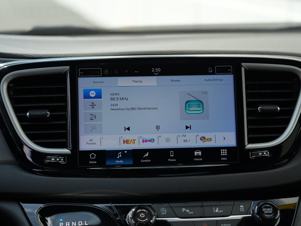 Used 2025 Chrysler Pacifica Select FWD image 21