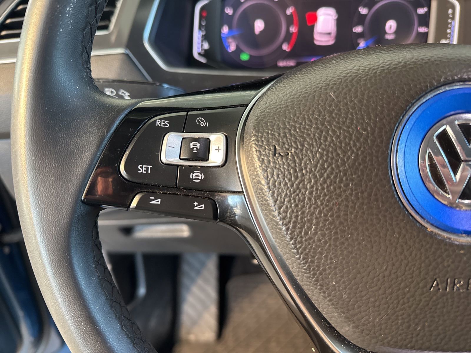 Used 2020 Volkswagen Tiguan SEL w/ 3rd Row Seat Package image 28