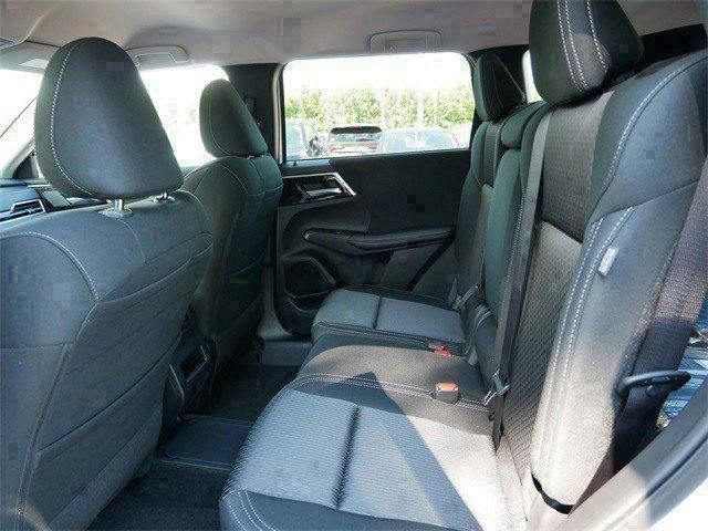New 2025 Mitsubishi Outlander ES image 5