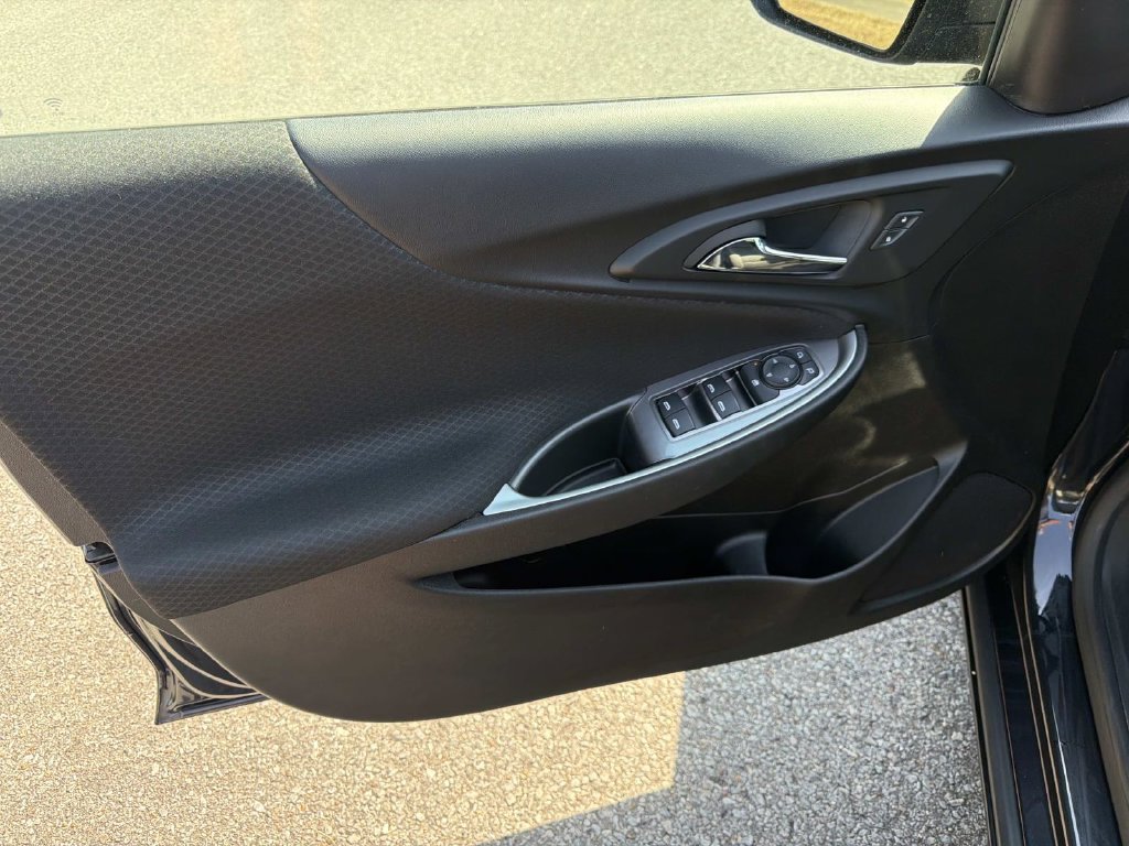 Used 2023 Chevrolet Malibu LT FWD image 18