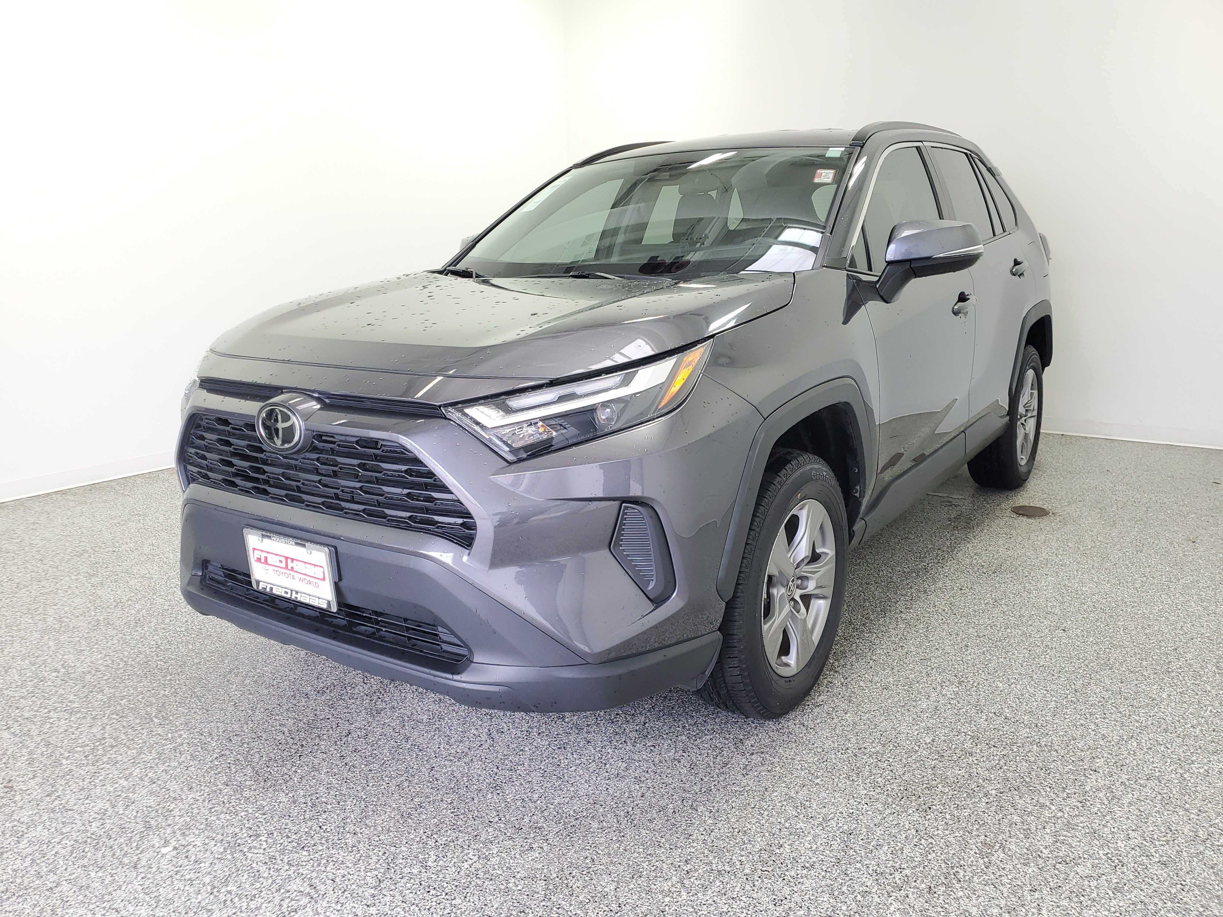 Used 2025 Toyota RAV4 XLE FWD image 2
