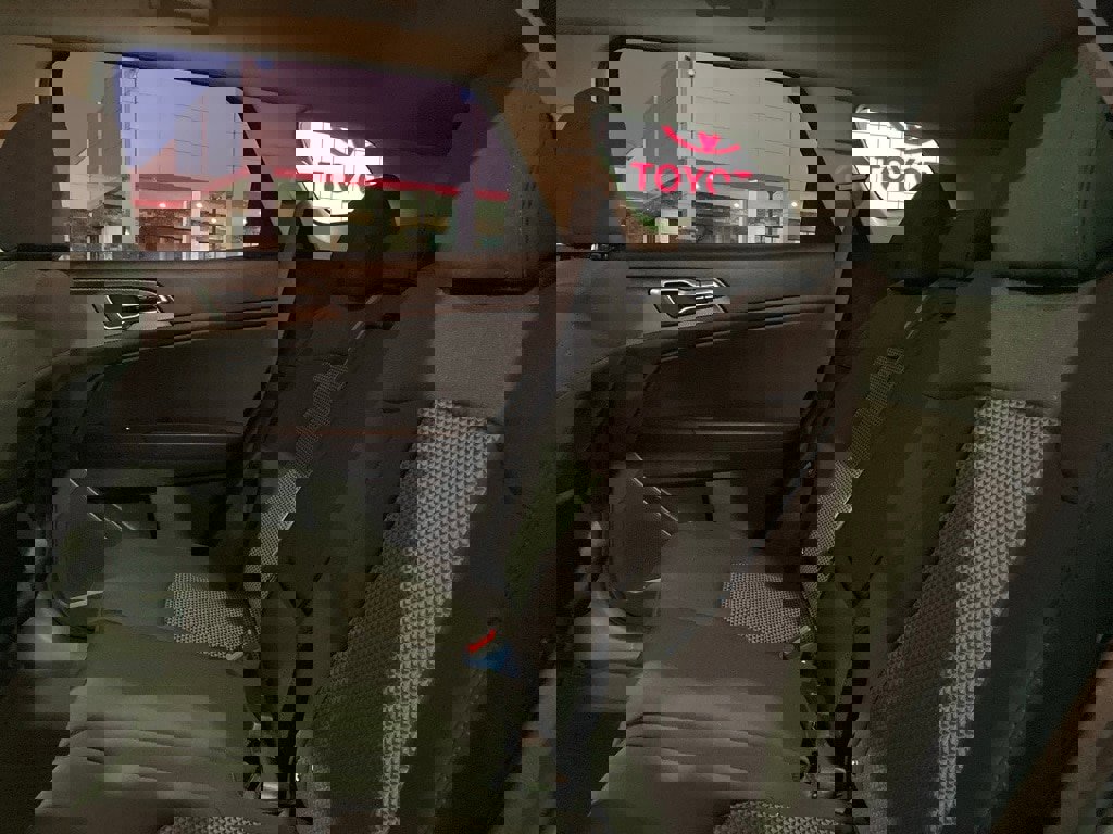 Used 2025 Kia Sportage LX image 10