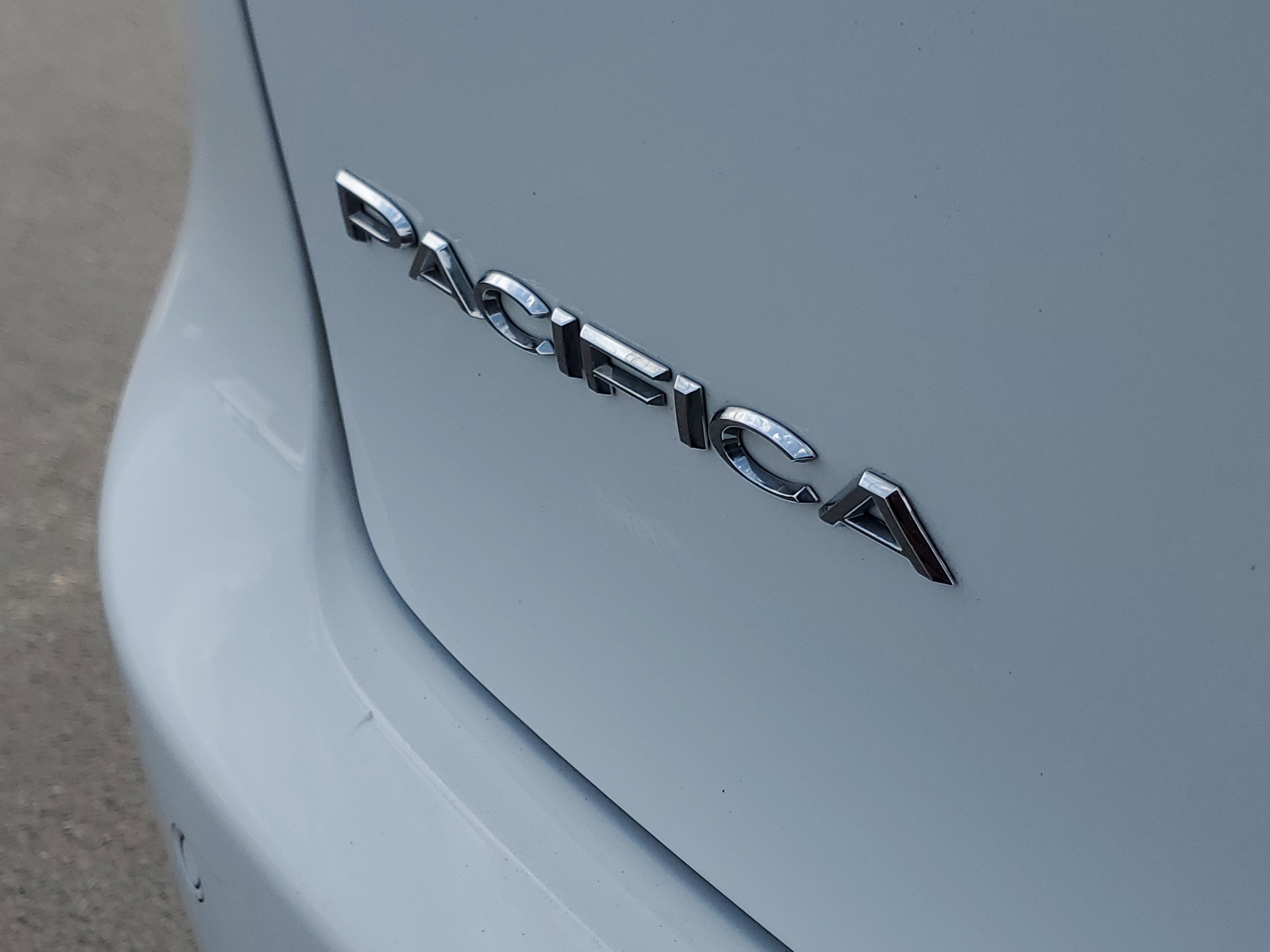 Used 2021 Chrysler Pacifica Limited w/ Uconnect Theater Family Group AWD/4WD image 6