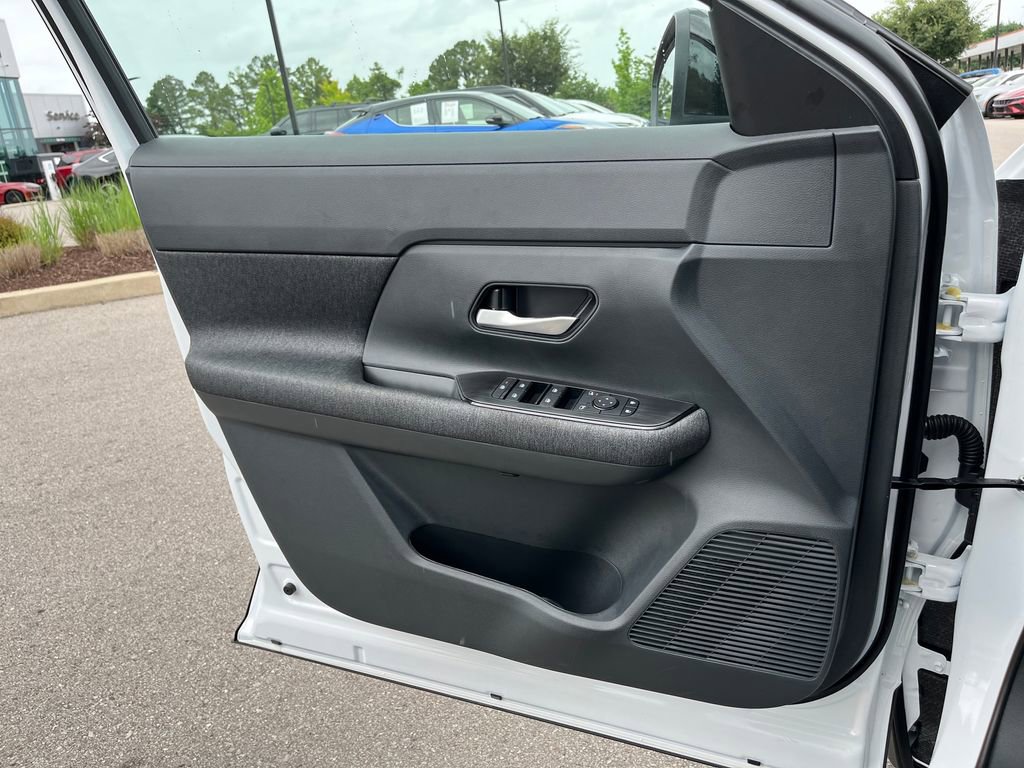 New 2026 Nissan Kicks SV w/ Interior Electronics Package AWD/4WD image 12