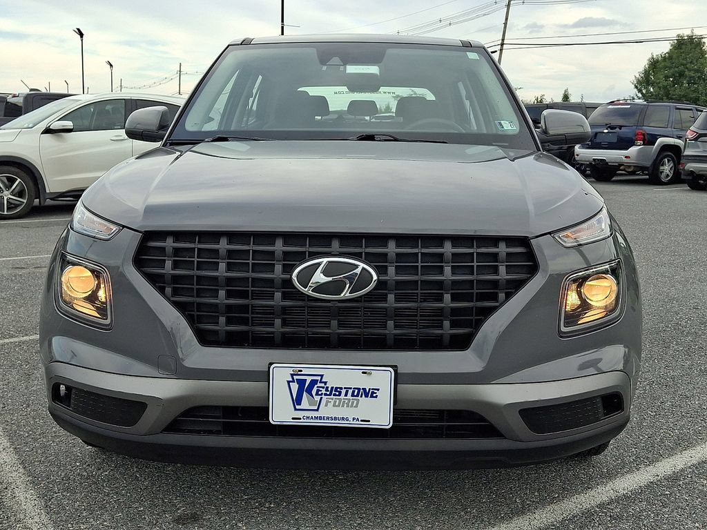 Used 2020 Hyundai Venue SE FWD image 2