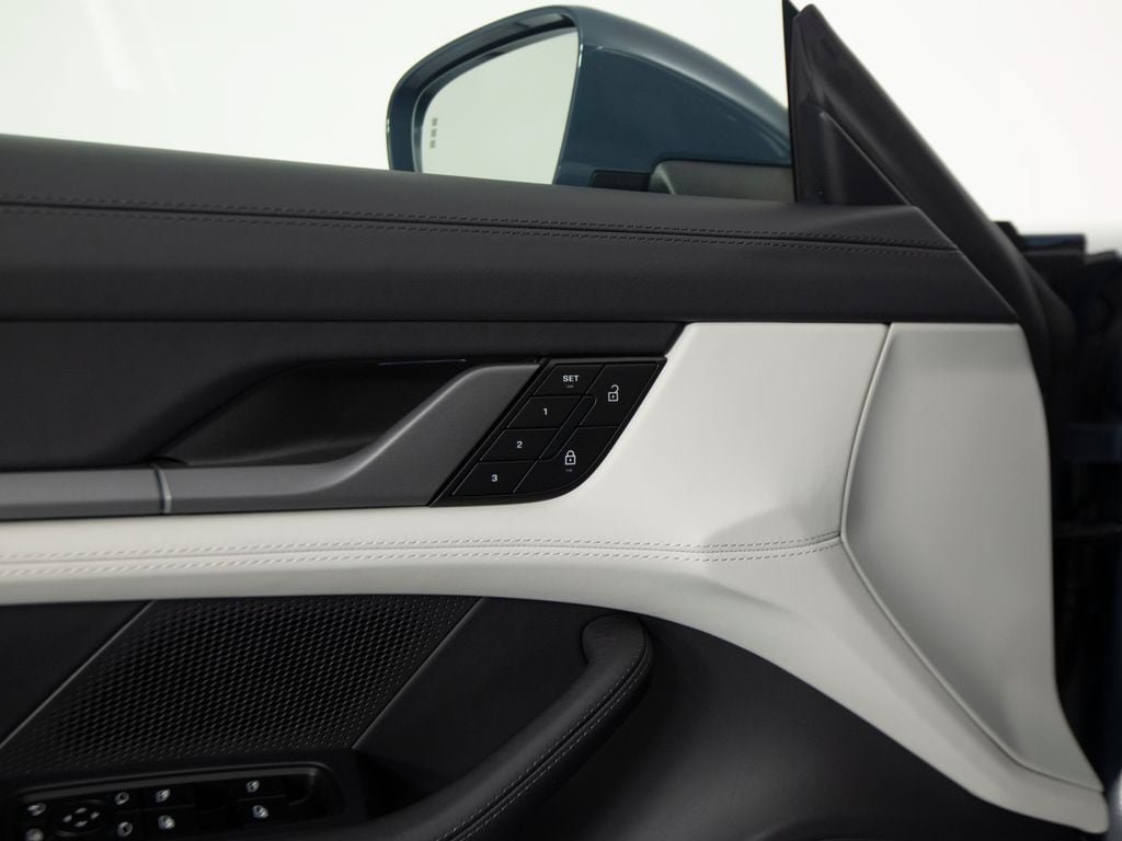 New 2026 Porsche Taycan 4 Cross Turismo AWD/4WD image 19